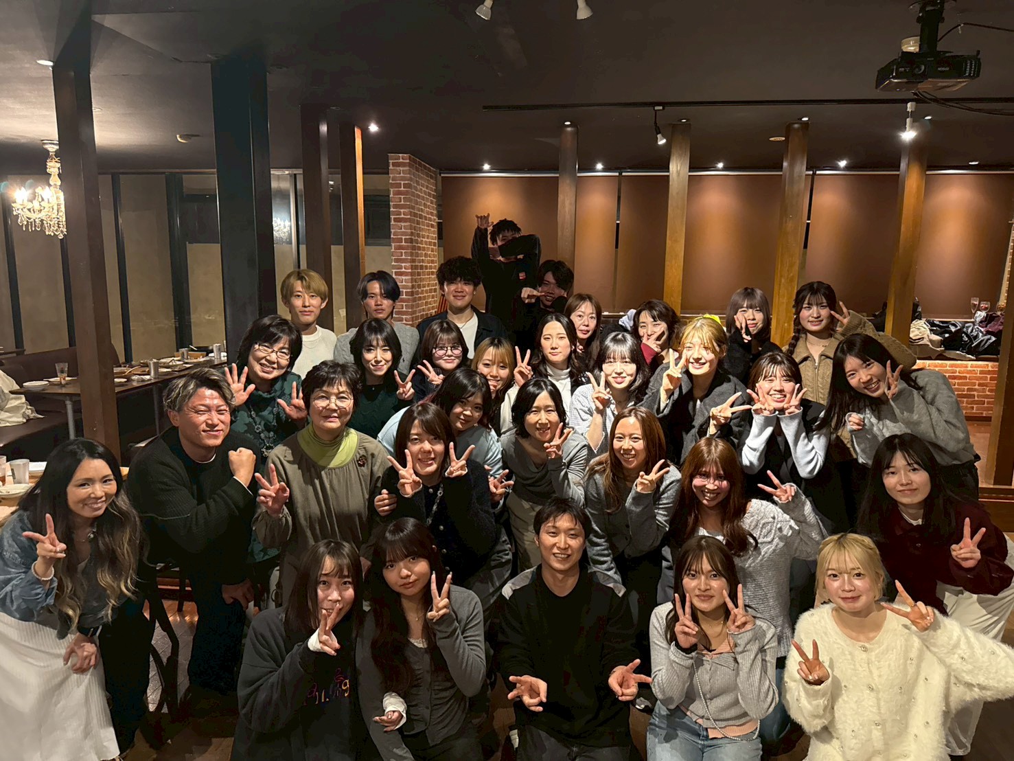 エルファースト スタッフ全体集合写真